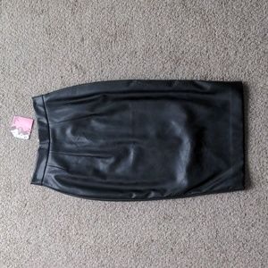 Vixen Micheline Pitt Vegan leather pencil skirt